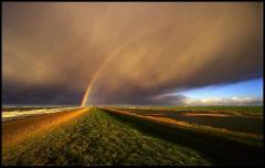 Tęcza i ciemne chmury