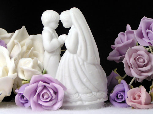 Figurki wśród róż