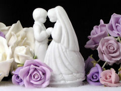 Figurki wśród róż